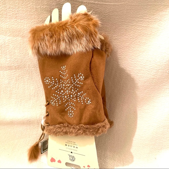 Fingerless Snowflake Faux Leather, Fur Gloves - Picture 5 of 5